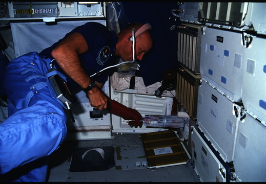 STS051F-11-011