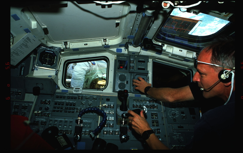 STS061-45-014.jpg