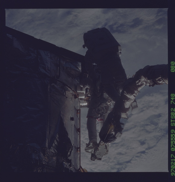STS082-748-080.jpg