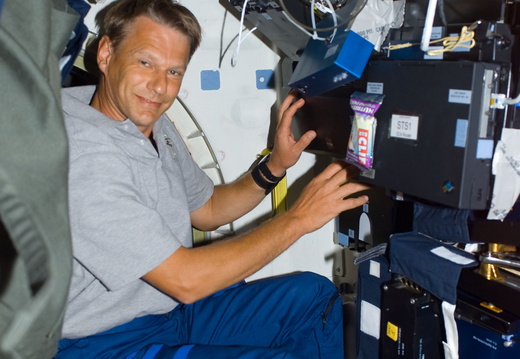 STS112-E-05002