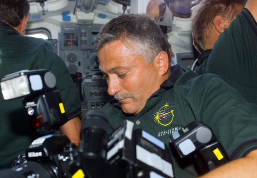 STS112-E-05048