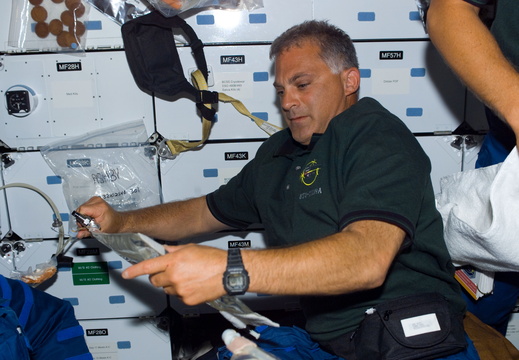 STS112-E-05087
