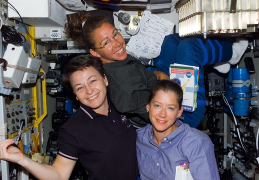 STS112-E-05158