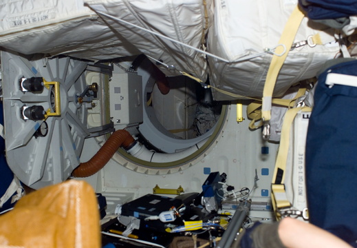 STS112-E-05409