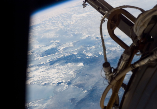 STS112-E-05760