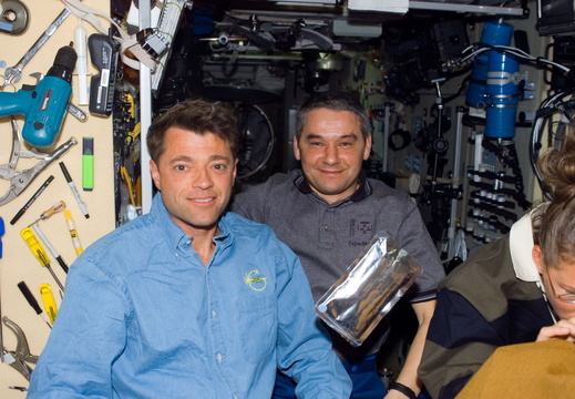 STS112-E-06104
