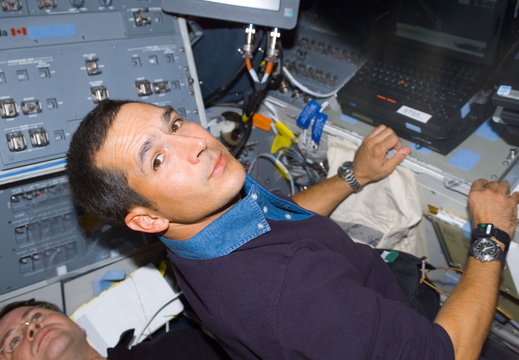STS113-E-05063