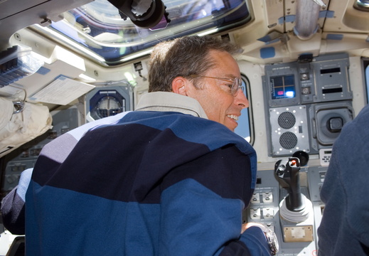 STS113-E-05066