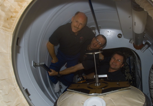 STS113-E-05402
