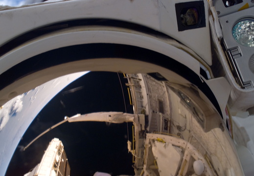 STS114-E-05995
