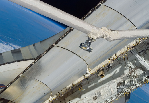 STS114-E-06218