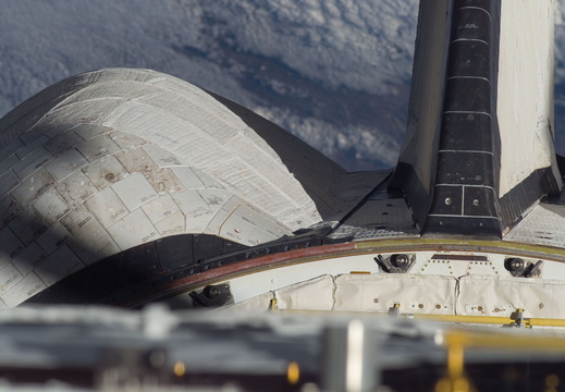 STS115-E-05122