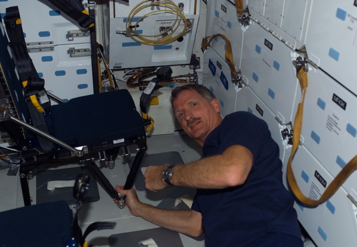STS115-E-05295