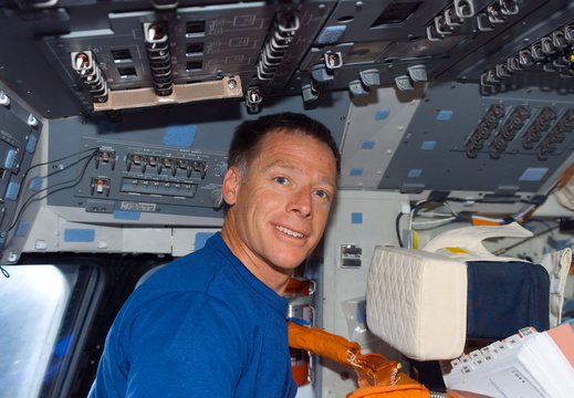 STS115-E-05297