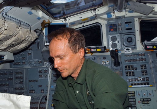 STS115-E-05304