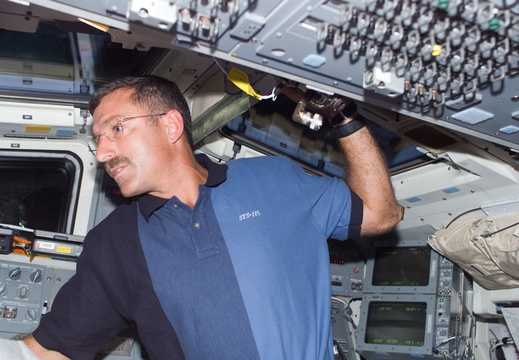 STS115-E-05318