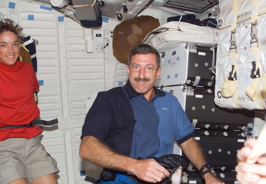STS115-E-05325