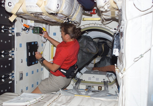 STS115-E-05329