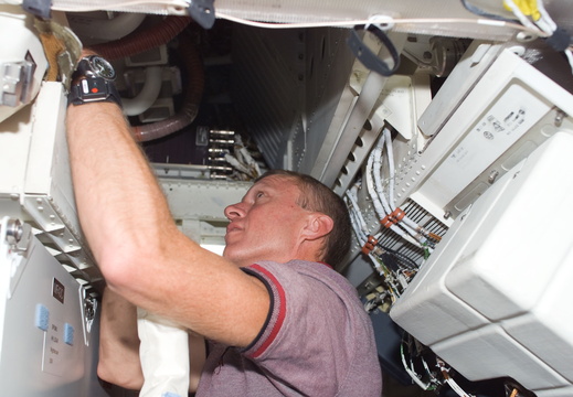 STS115-E-05333