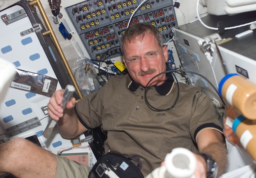STS115-E-05334