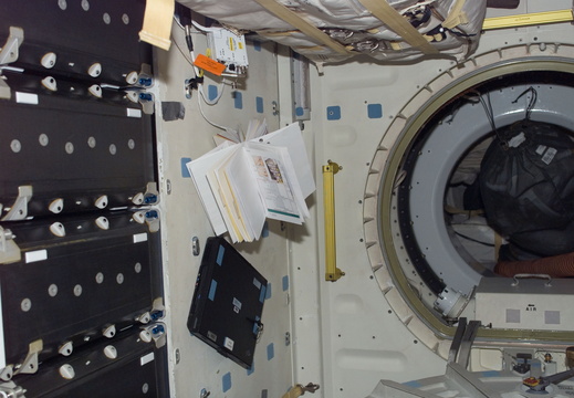 STS115-E-05343