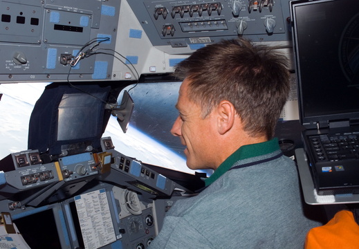 STS115-E-05354