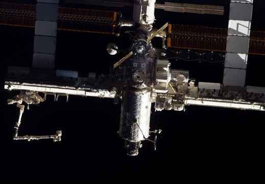 STS115-E-05358