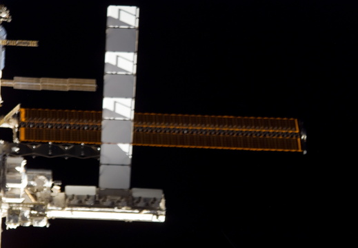 STS115-E-05360