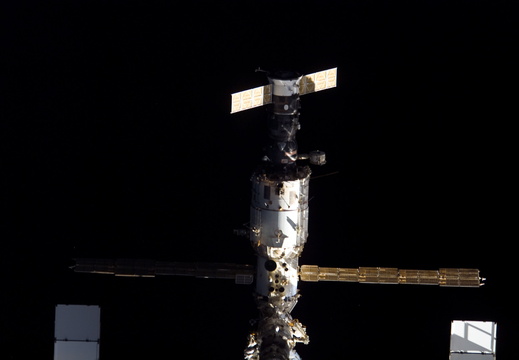 STS115-E-05362