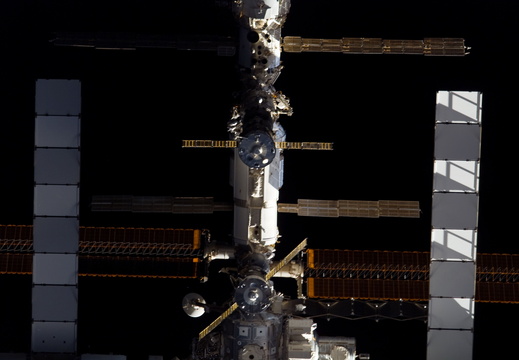 STS115-E-05363