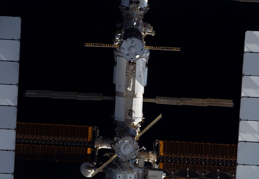 STS115-E-05370