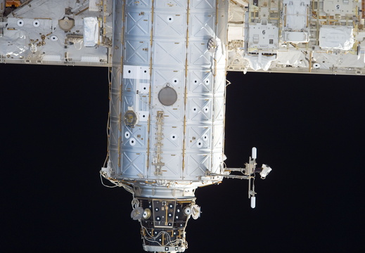 STS115-E-05382