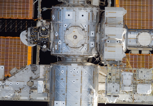 STS115-E-05383