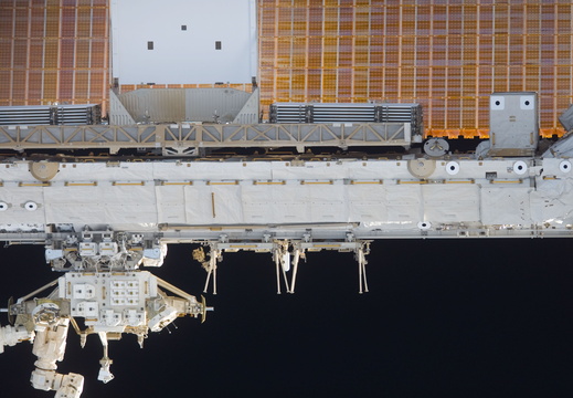 STS115-E-05400