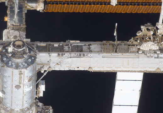 STS115-E-05413