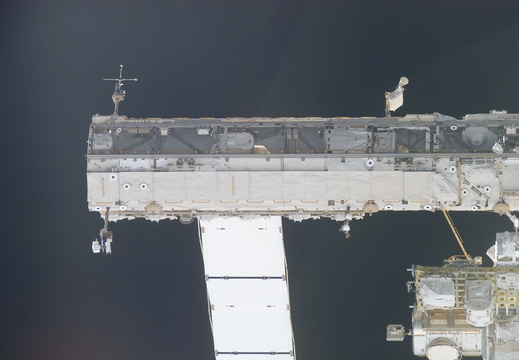 STS115-E-05416