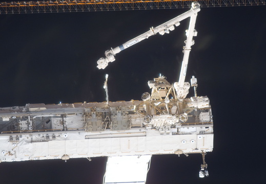 STS115-E-05425