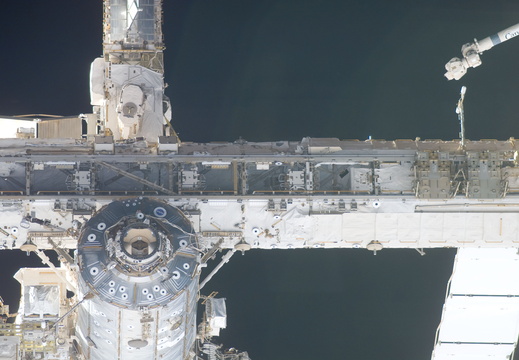 STS115-E-05427