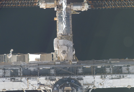 STS115-E-05433