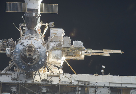STS115-E-05440