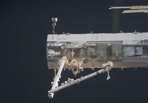 STS115-E-05444