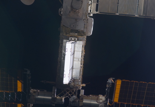 STS115-E-05461