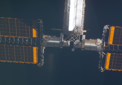 STS115-E-05462
