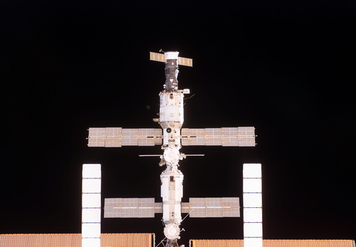 STS115-E-05487