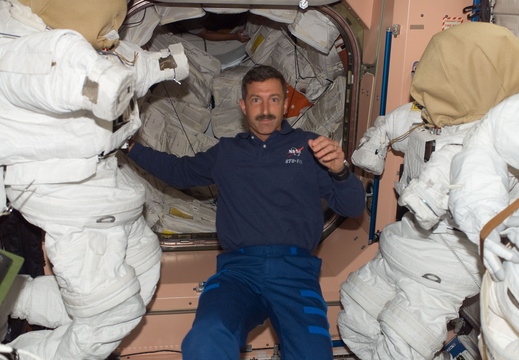 STS115-E-05513