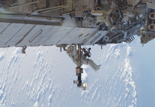 STS115-E-05519