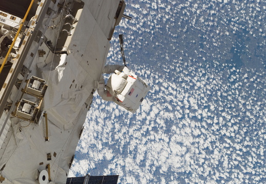 STS115-E-05538
