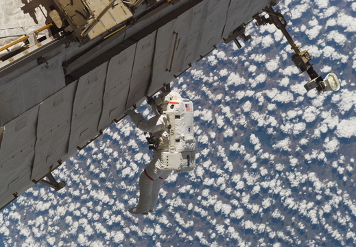STS115-E-05540