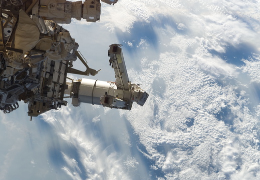 STS115-E-05561