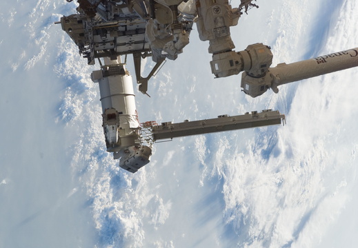 STS115-E-05566